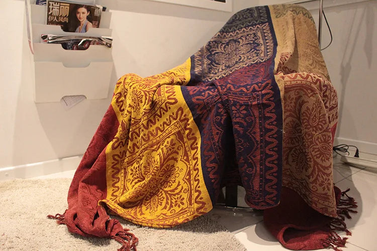 Arcade Chenille Jacquard Throw - 150 x 190cm / Primrose Auburn