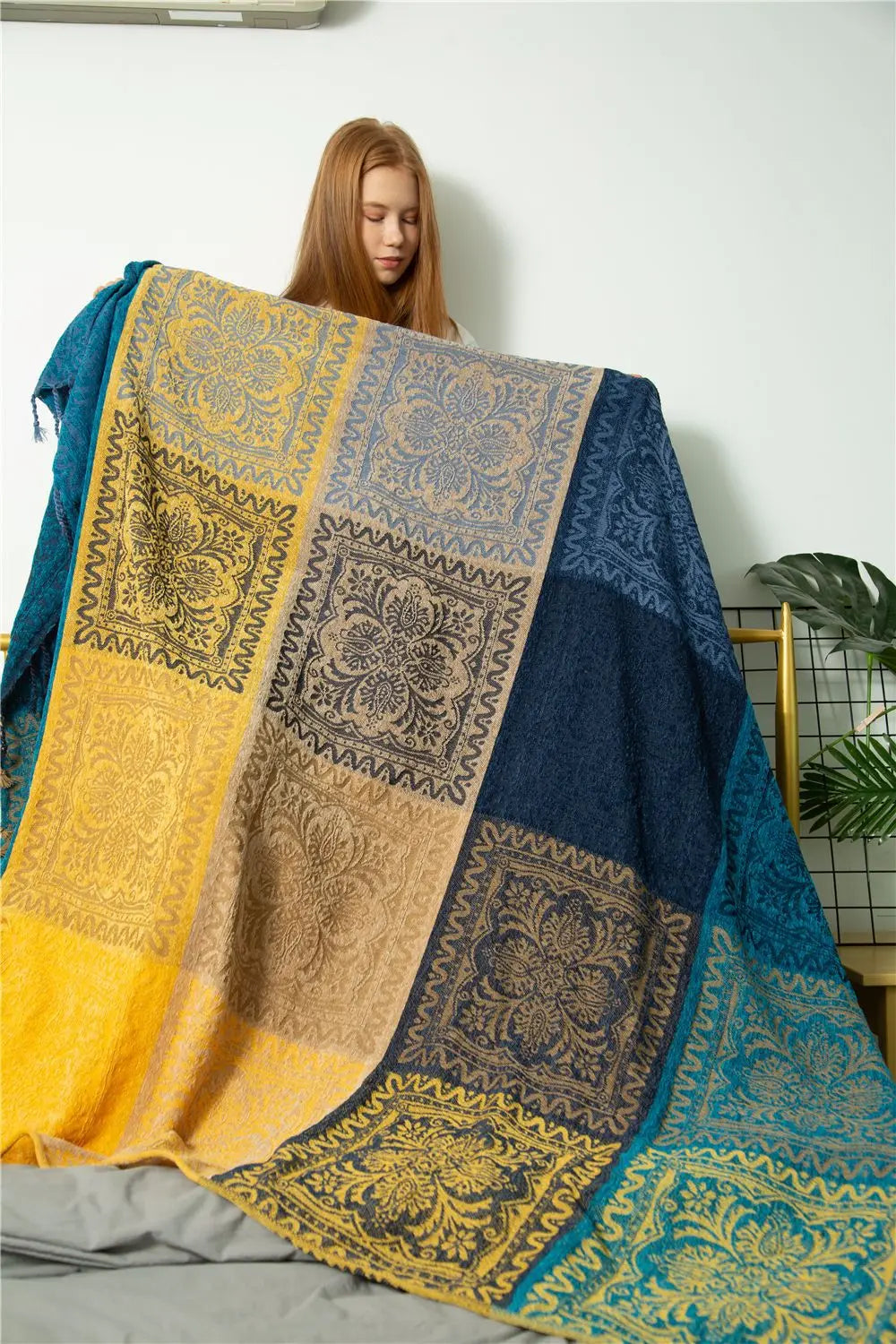 Regatta Chenille Jacquard Throw - 220 x 260cm / Verona Atelier