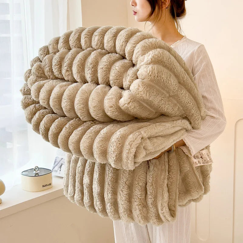 Shoreham Plush Fleece Stripe Throw - 100 x 150cm / Varcion Somerset